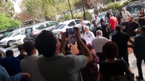 جانب من اإعتصام أمام الإدارة المركزية