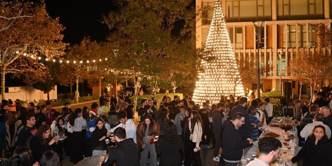 جامعة البلمند افتتحت قريتها الميلادية في الكورة واضاءت شجرة الميلاد