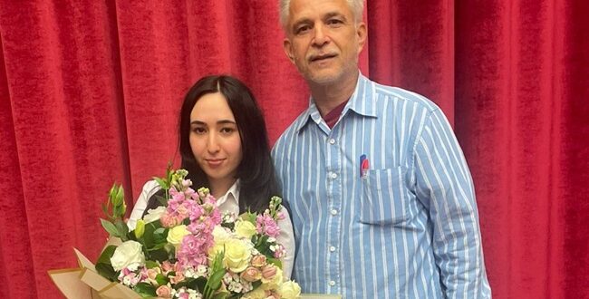 عبير مفيد مراد من آداب اللبنانية-1 تفوز بالمرتبة الأولى في مسابقة الإلقاء